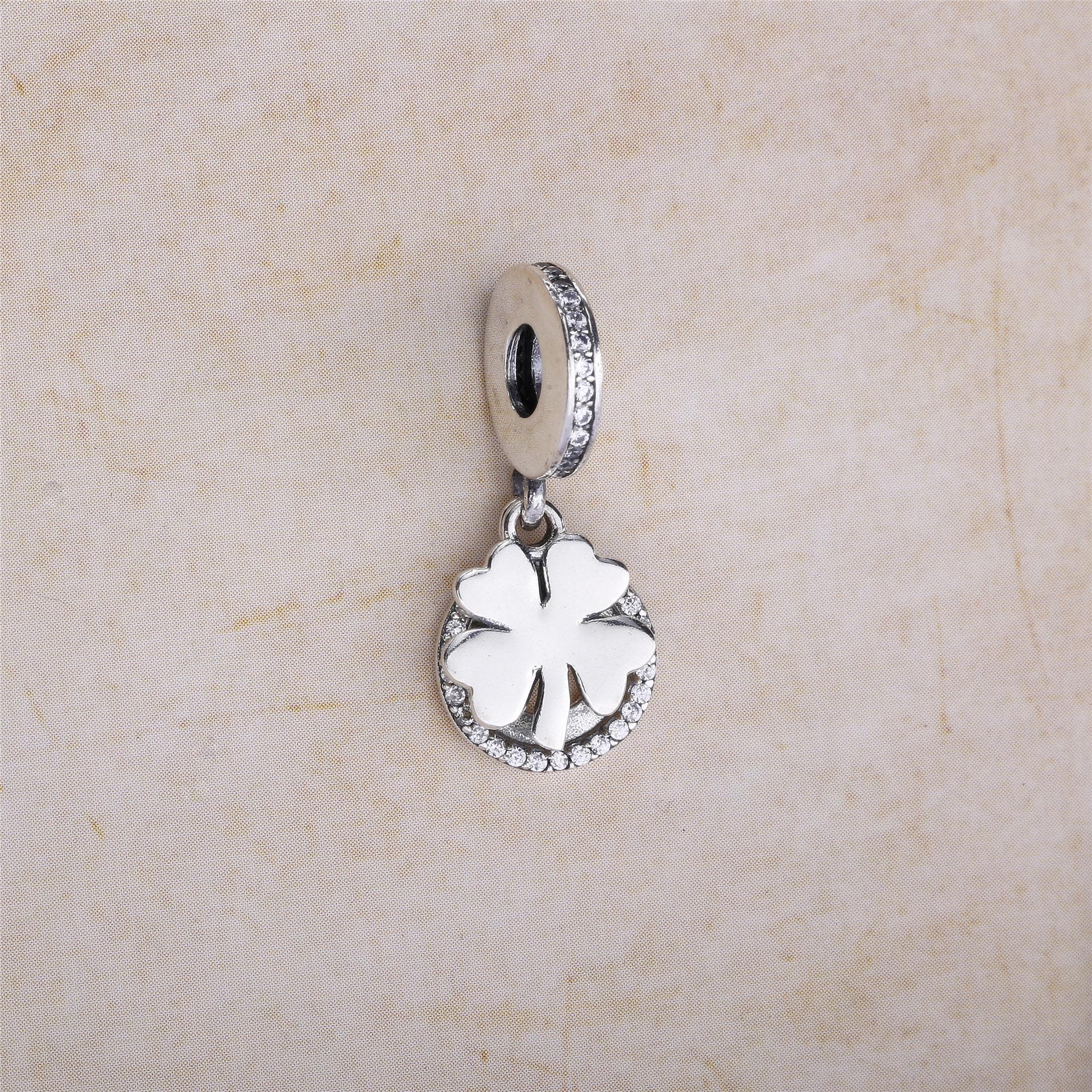 FILINZI &quot;Four Leaves&quot; Charm