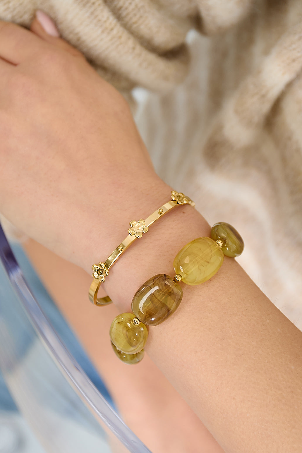 Armreif mit floralen Details