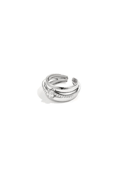 Mehrlagiger Ring mit Steinen