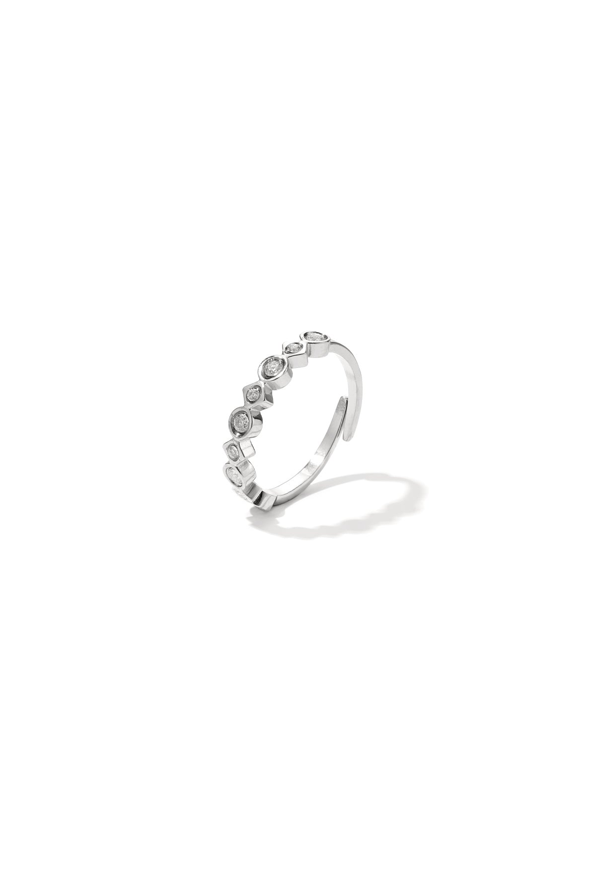 Ring mit verschiedenen Formen und Steinen