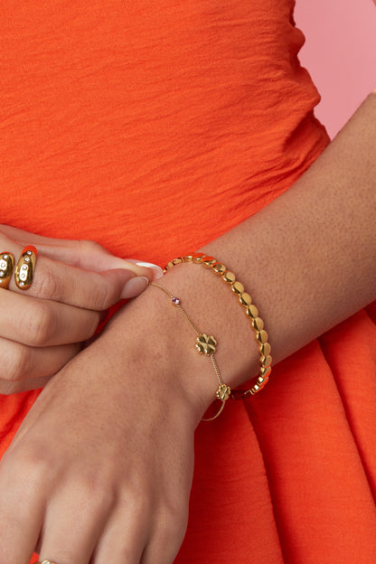 Armband mit Kleeblättern und farbigen Steinen